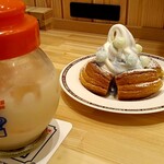 コメダ珈琲店 - ドリンク写真:クッピーラムネ シロノワール ミニサイズ(右)
