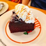 パティスリー ニコリ - 料理写真:ガトーショコラ　上には生クリームとシナモン