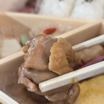 水了軒 - 鶏肉煮。照り焼き風の濃い味付け。ビールとめちゃめちゃ合います。