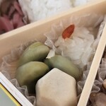 水了軒 - 第一のコース。茹でそら豆、生酢、里芋煮
