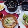 La Taverne Brugeoise - 料理写真:ムール貝の白ワイン蒸し、グリーンサラダ、スパゲティミートソース