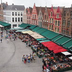 La Taverne Brugeoise - マルクト広場に面した左端の店