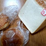 パンブロー - 料理写真:カレーパン（左上）