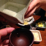 たらふく　うなり - まあまあいっぱいどうぞ。