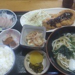 亮平うどん‎ - 日替わり定食（満腹）