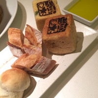 フレンチレストラン にき亭 そごう横浜店 - 神奈川素材を楽しむお食事コース(税込¥4104)
                おかわりしてしまったパン。キノコのパンが美味しかった