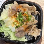 酒場魚と鶏ヤロー - 鶏皮の鉄板焼き！300円台なのに、美味い！