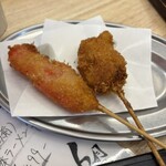 酒場魚と鶏ヤロー - 串カツは、紅しょうがと豚玉ねぎを。いずれも199円！