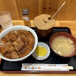 ぶた丼のとん田 - バラぶた丼(バラ12枚・味噌汁付き)