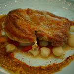 レストラン ファロ 資生堂  - 雛鳥にペペロンチーノ（唐辛子）を入れてオリーブオイルでソテーしたディアボラ風　パプリカピーマンと白インゲン豆を添えて
                                