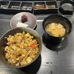 みなみ - 泉州野菜入りガーリックライス、味噌汁、香の物