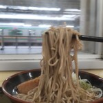 駅そば そば・うどん八起家 - そば越しの回送高崎線