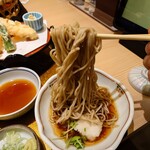 和食麺処 サガミ - 弾力感と腰の食感が心地良い蕎麦で

蕎麦を持ち上げて
鼻のそばまで近づけて嗅いでいるのだけど
蕎麦の香りは、ほぼ分からない（笑）

掛けそばなのも影響してるかも❔️w
いや、そんな事もない❔️www