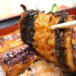 桑名屋 - 蒲焼の皮目