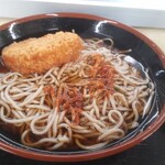 駅そば そば・うどん八起家 - モソモソにコロッケを乗せ、七味を振ってみた