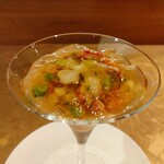 シャテーニュ - 赤ピーマンと玉葱のムース　黒毛和牛　色々なお野菜　鶏のコンソメのジュレ