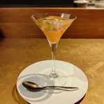 シャテーニュ - 赤ピーマンと玉葱のムース　黒毛和牛　色々なお野菜　鶏のコンソメのジュレ