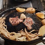 生ラムジンギスカン 山小屋 - 上生ラムとじゃがいも。