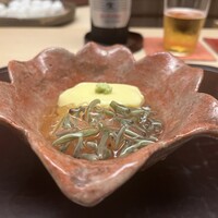 徳ㇵ本也 - もろこし豆腐　甘海老（富山）
                    上にお酢の効いたゼリー　新蓴菜（広島）