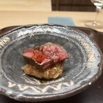 徳ㇵ本也 - 無花果のフライ　　上には宮崎牛のヒレ
      赤酢を煮詰めたタレ