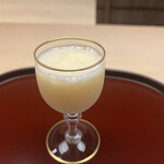 徳ㇵ本也 - 桃のジュース　　中に青桃のシロップ漬け