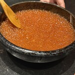 mare 八饗 - イクラを突っ込むという意味？『 つっこ飯 』スプーン5杯まで、炊き込みご飯の上にかけてくれます！