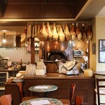 トラットリア ペルバッコ - 店内1階
