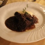 トラットリア ペルバッコ - 牛頬肉の赤ワイン煮込み　