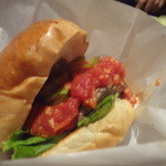 ヴィレッジヴァンガード ダイナー - 紙袋に入れて、かぶりつき～～♪