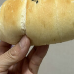 パン屋 こむぎ - あんこ入った塩パン
