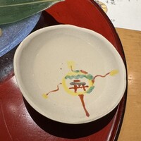妙見石原荘 食菜石蔵 - かわらけの盃でいただく食前酒の「磯自慢」