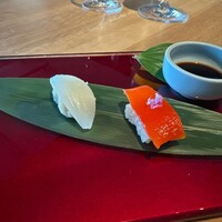 グリシーヌ - パッと見 お鮨のようですが、旬の鱧の上に玉葱、パプリカで烏賊と鮪に見立てたオシャレなお通し