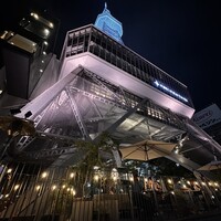 グリシーヌ - ライトアップされたミライタワーを下から見上げるのは圧巻です