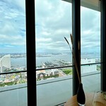 SMAAK - 店内からのみなとみらいの眺め