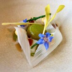 SMAAK - 2. ホワイトアスパラ、パースニップ、卵黄、味噌ヴィネグレット