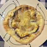 ラ・ペッシュ - チキンのなすびのピザ（¥650）