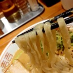 麺屋 真心 - 本体の親丼の麺はピロ麺