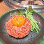 焼肉 静龍苑 - ユッケ