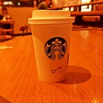 スターバックスコーヒー - ドリンク写真:Tall アイススターバックスラテ：464円+税