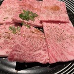 焼肉ＤＩＮＩＮＧ牛若 - 