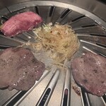 焼肉ＤＩＮＩＮＧ牛若 - 