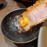 とんかつ とん米 - お塩＋辛子でかつを一口〜