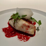 レストラン オオツ - ◆いわき梅田水産ユメカサゴ焼きビーツソース 玉葱の泡 ゆずもファーム産マスタードリーフ