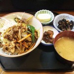 和彩　桐の里　久月 - スタミナ丼