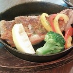 とつぼ - 若鶏モモ肉一枚焼き(ハーフ)