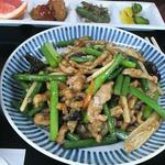 中華 虎楼 - 豚肉とニンニク茎の炒め物定食