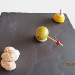 CROWN - おつまみ（オリーブ・アーモンドなど）