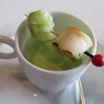 CROWN - グリンピースの軽いスープ