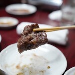 焼肉幸泉 - 噛んで肉汁溢れるツラミ