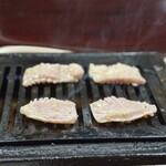 焼肉幸泉 - ギアラはピリ辛で